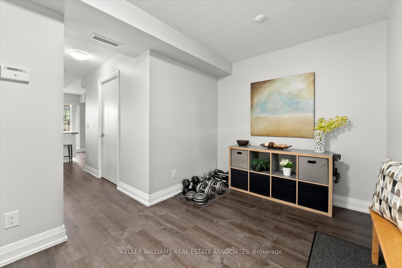 Listing C6818656 - Large Photo # 4