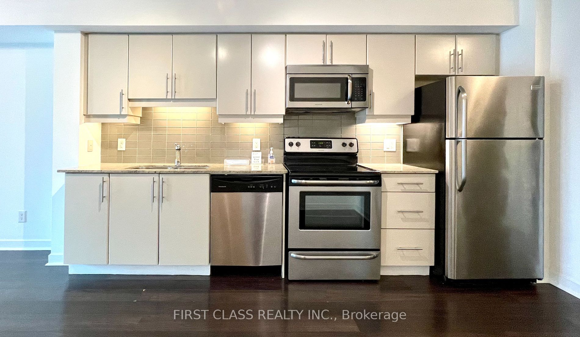 33 Bay St, #801