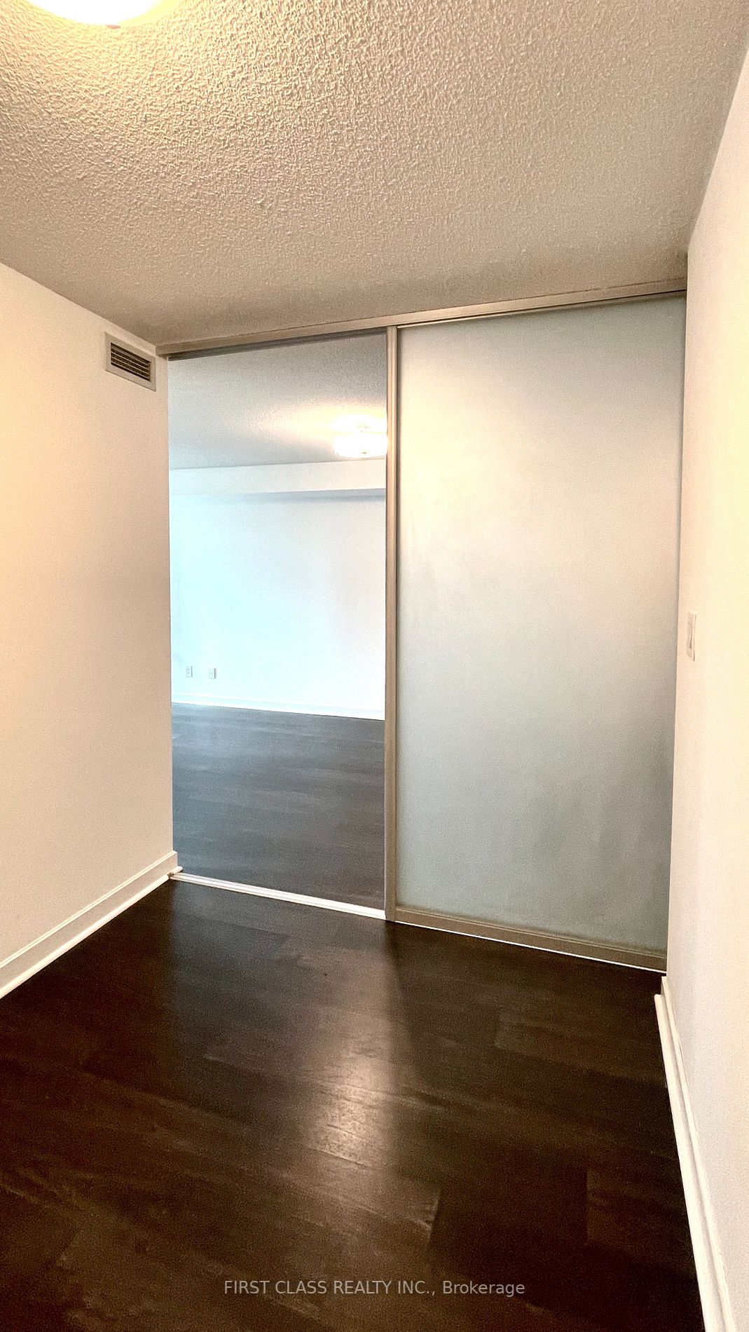 33 Bay St, #801