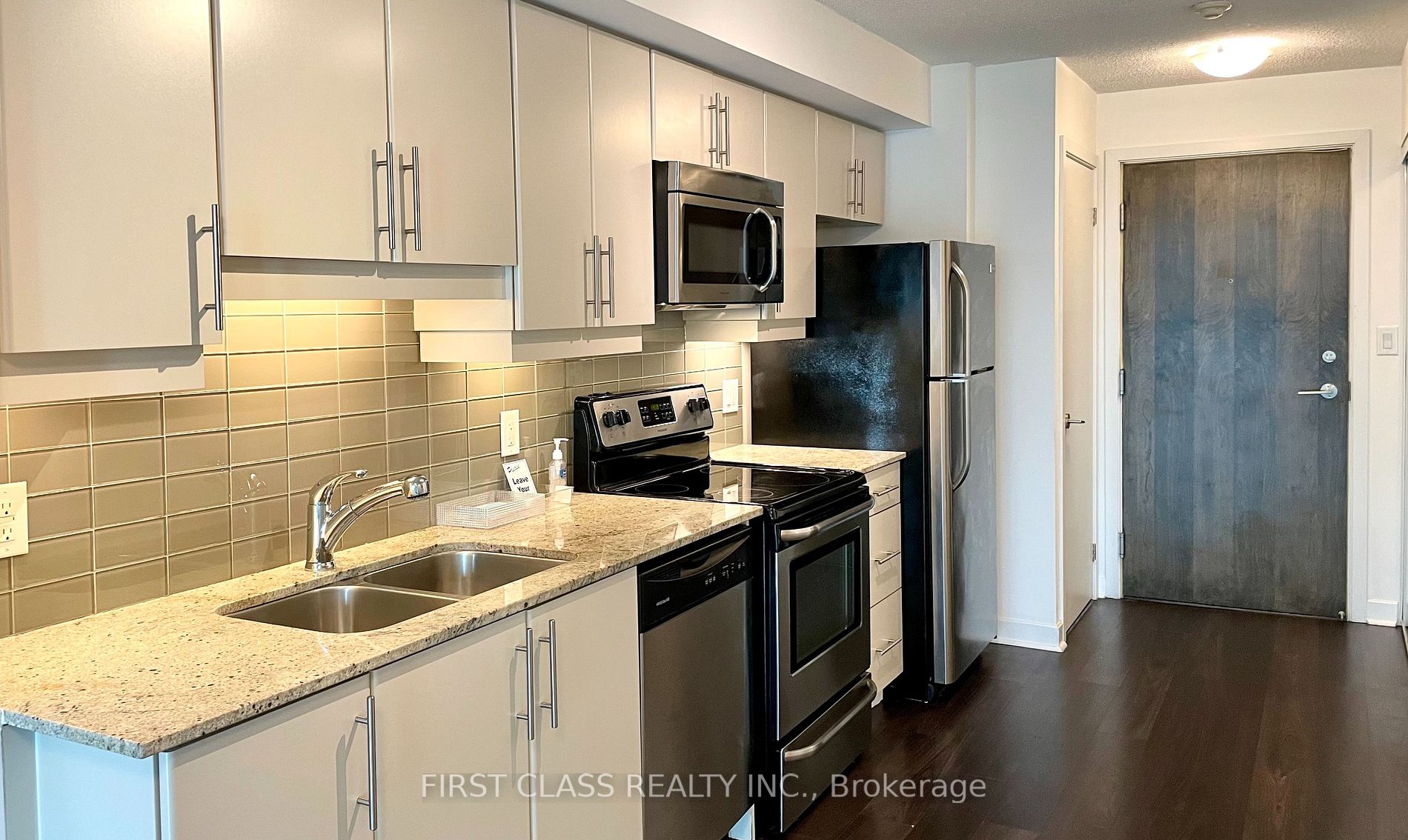 33 Bay St, #801