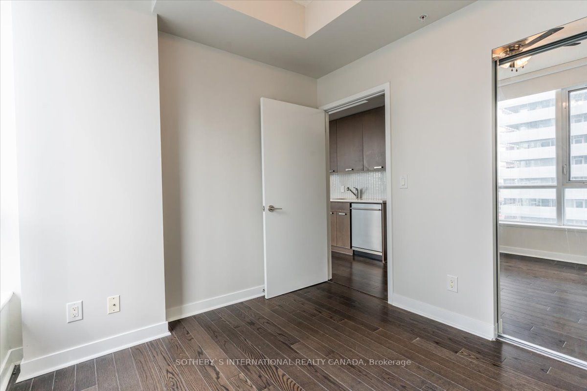 295 Adelaide St W, #2109