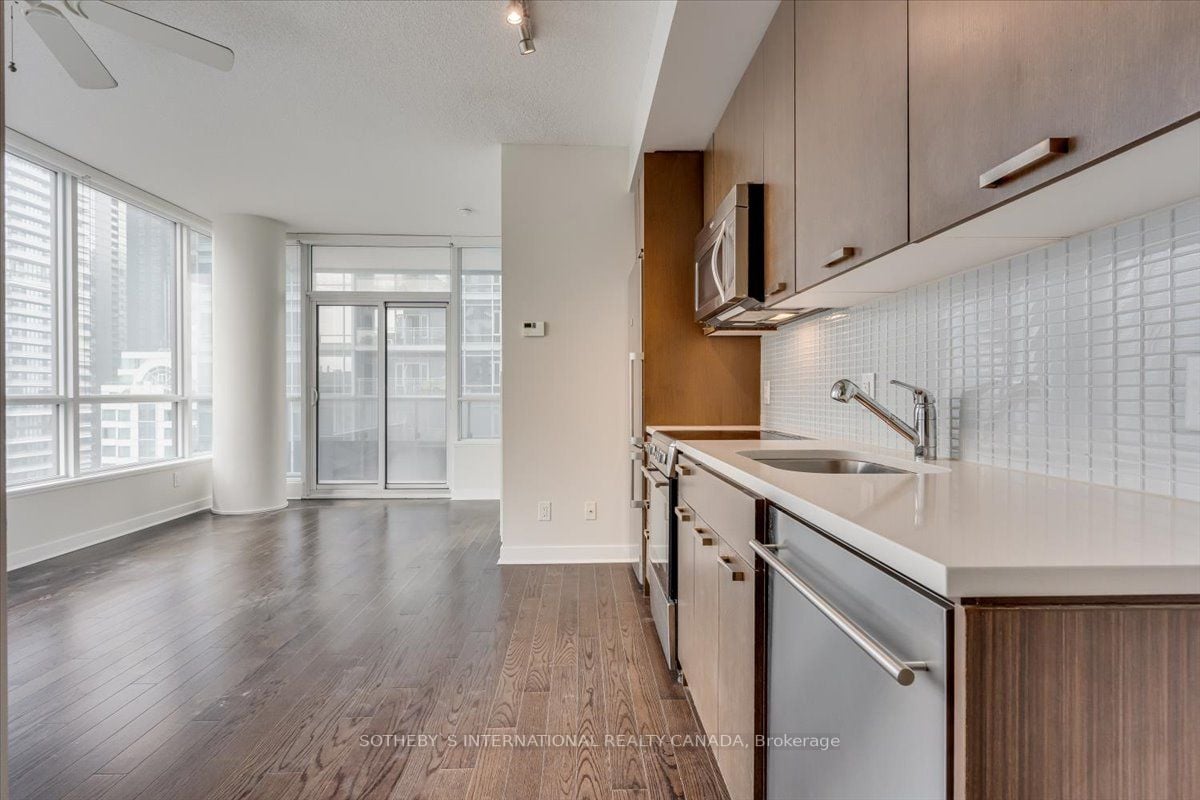295 Adelaide St W, #2109