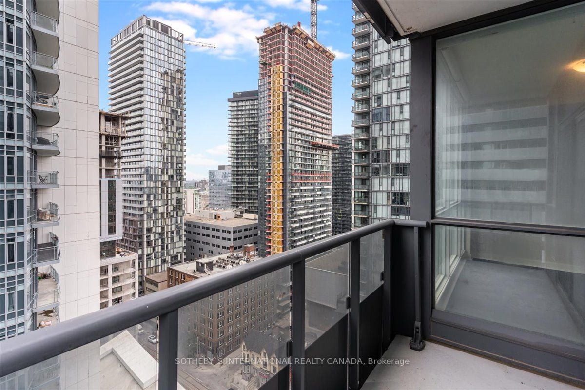 295 Adelaide St W, #2109