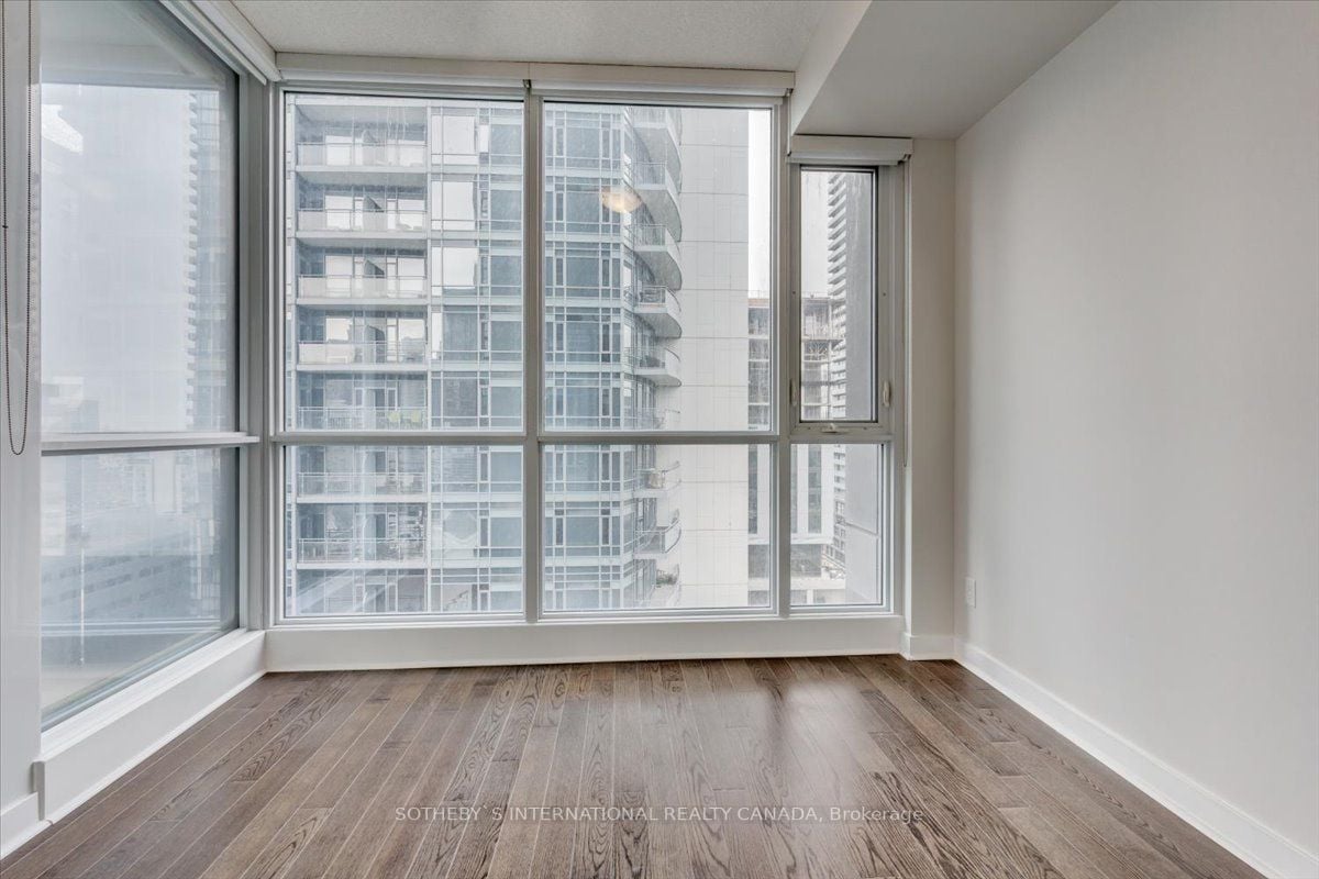 295 Adelaide St W, #2109