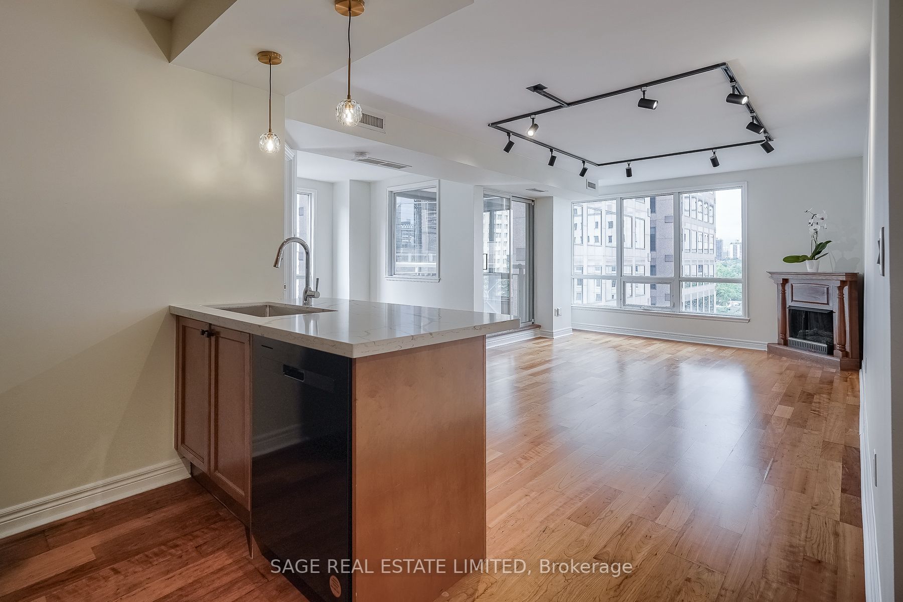 100 Hayden St, #901
