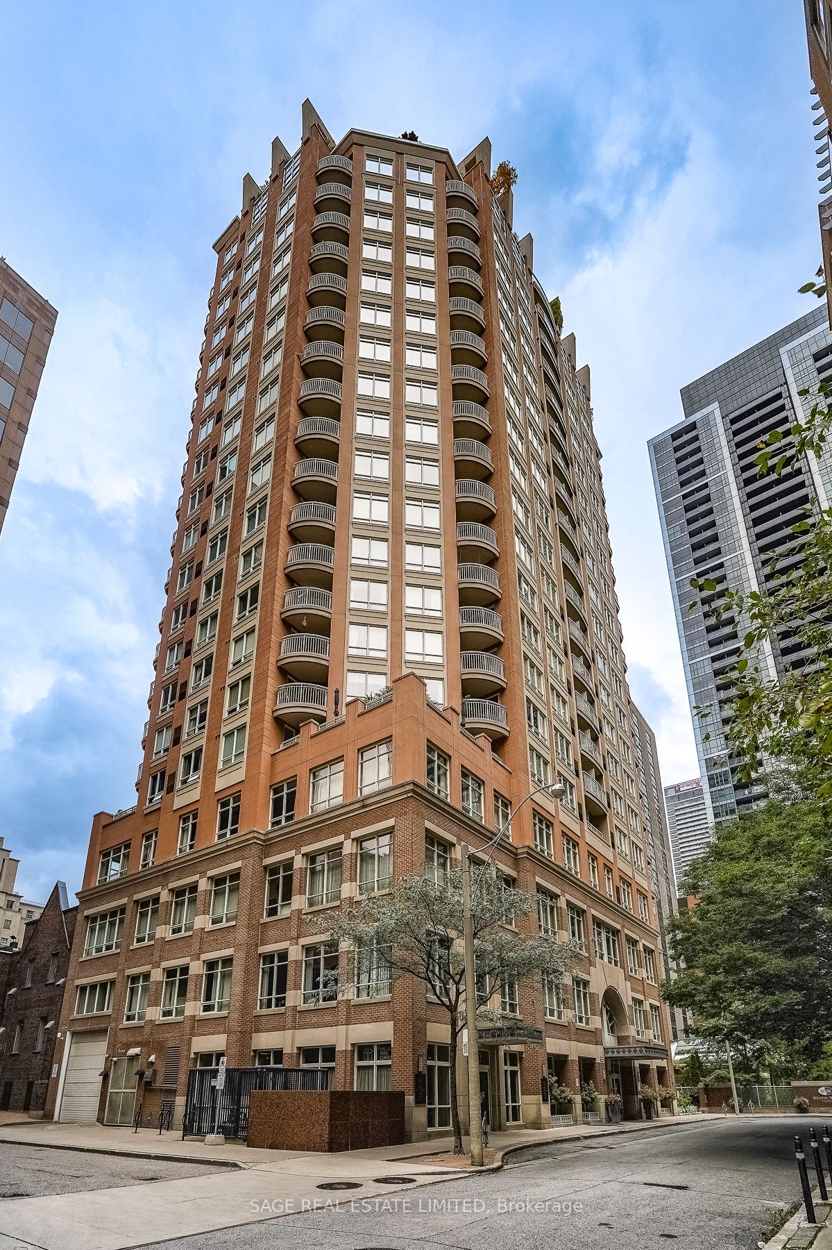 100 Hayden St, #901