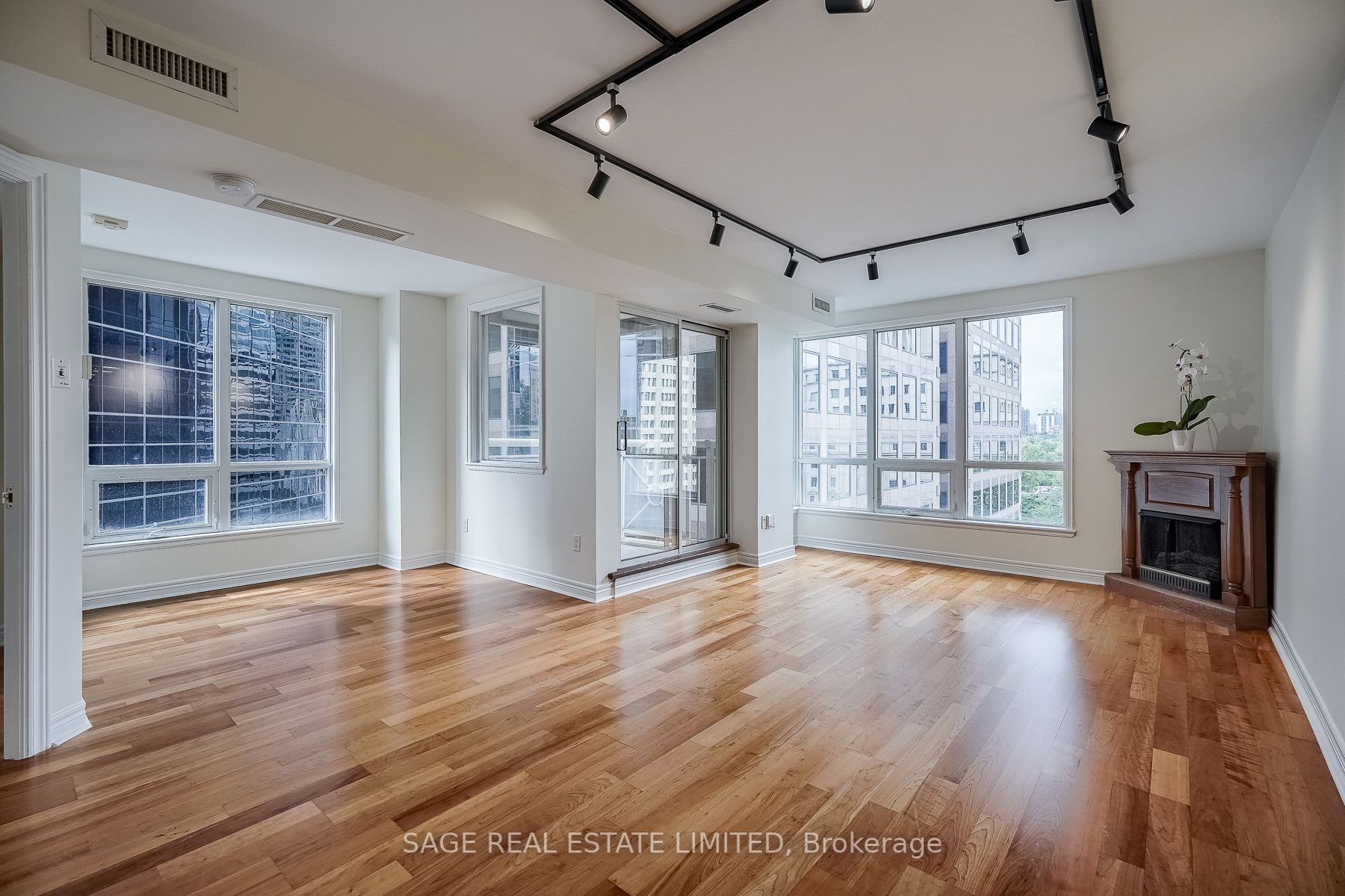 100 Hayden St, #901