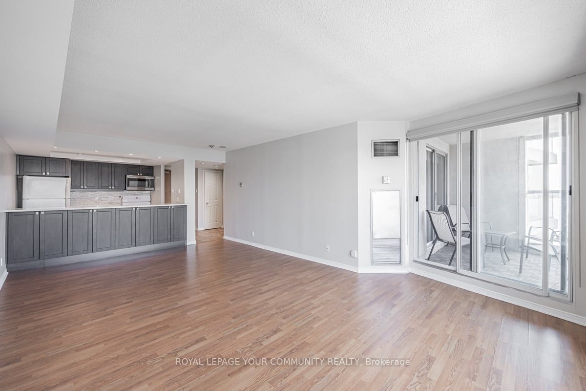 77 Harbour Sq, #1611