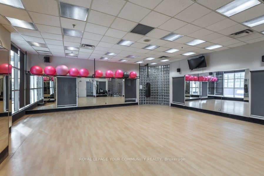 77 Harbour Sq, #1611