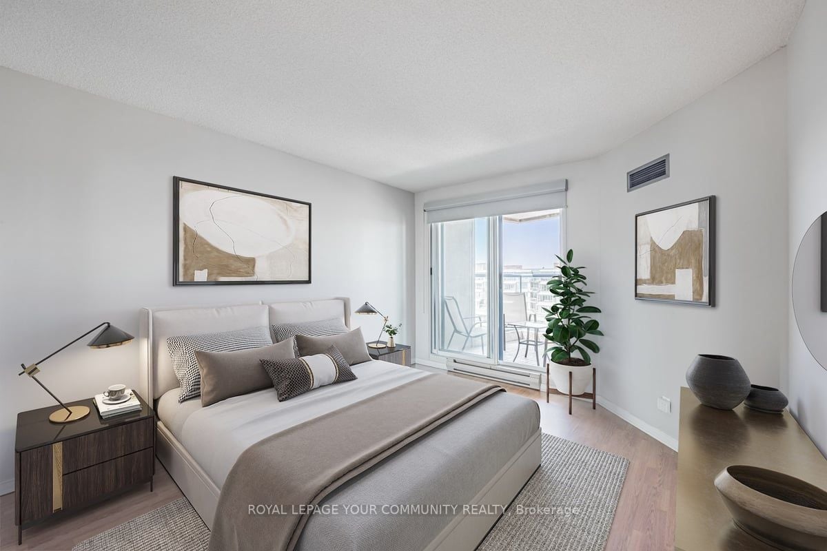 77 Harbour Sq, #1611