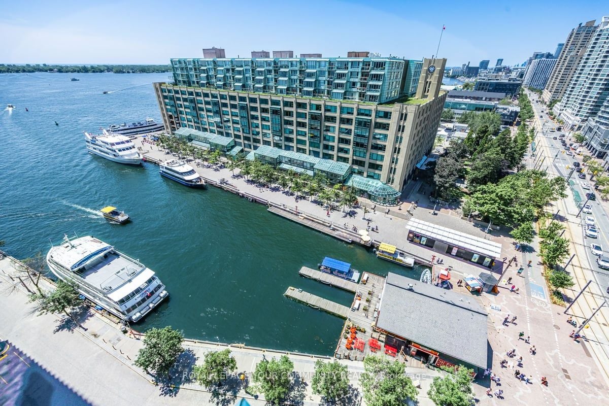 77 Harbour Sq, #1611