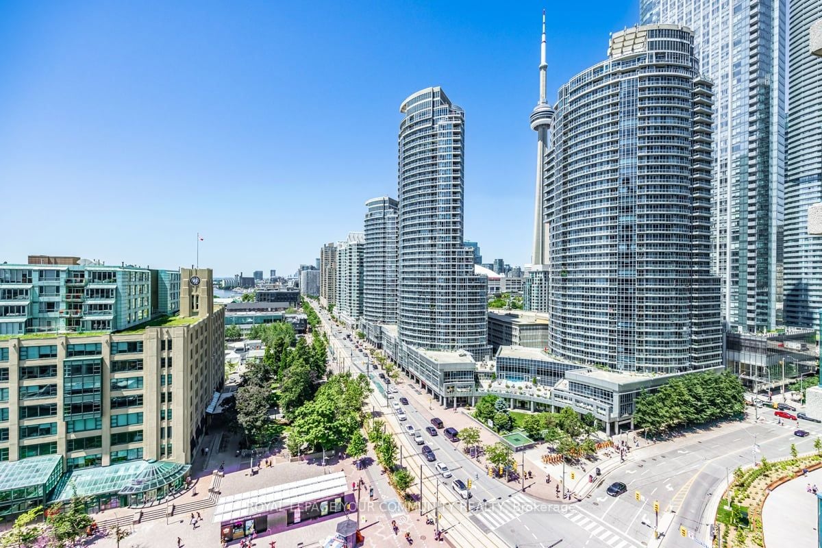 77 Harbour Sq, #1611