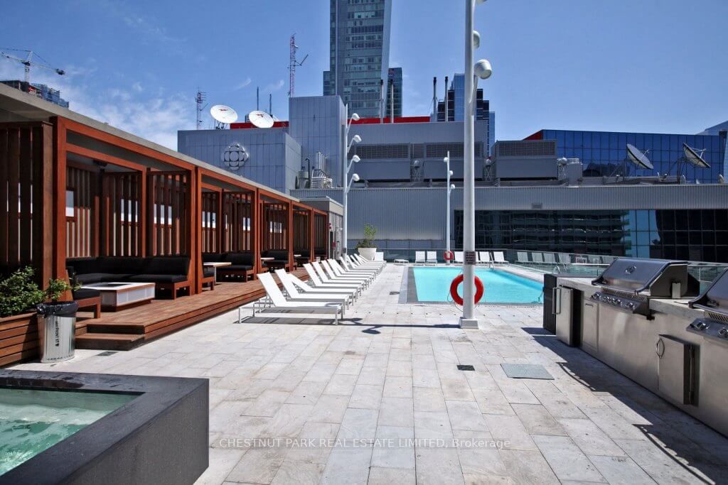 300 Front St W, #314