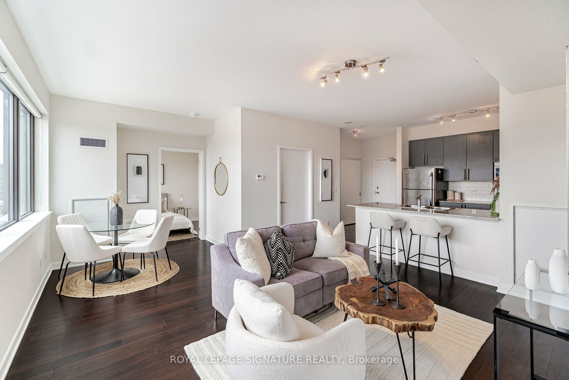 400 Wellington St W, #908