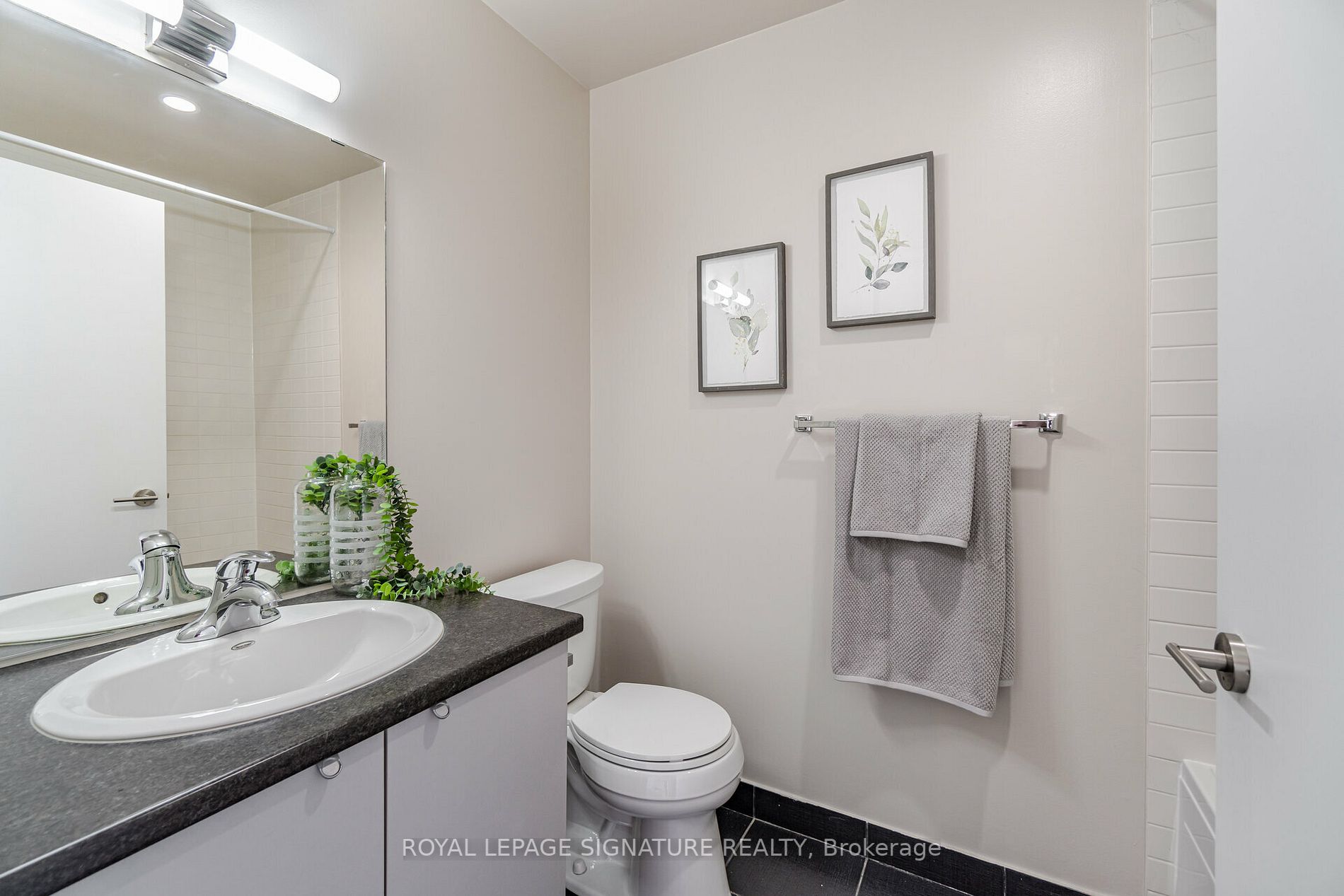 400 Wellington St W, #908