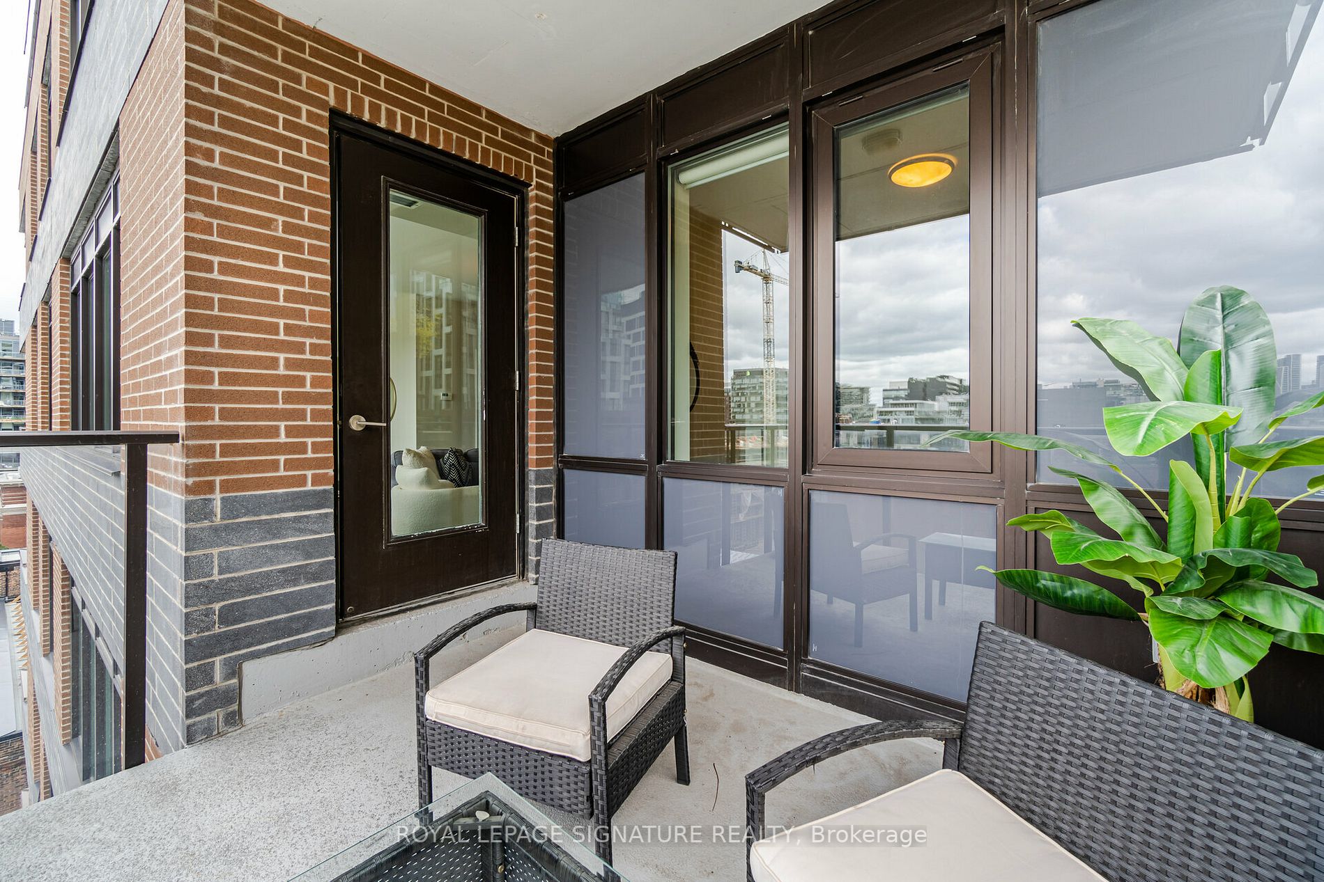 400 Wellington St W, #908