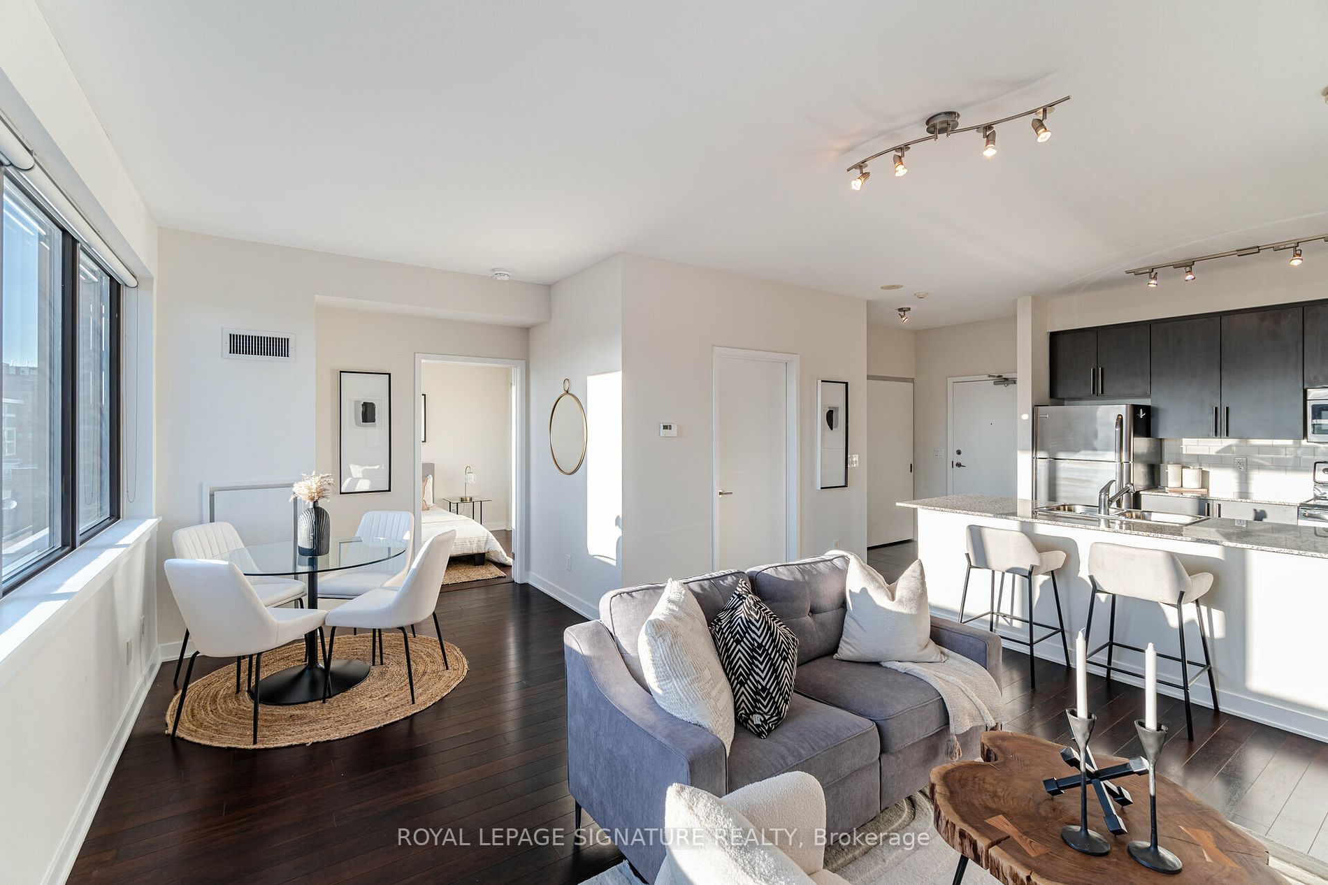 400 Wellington St W, #908