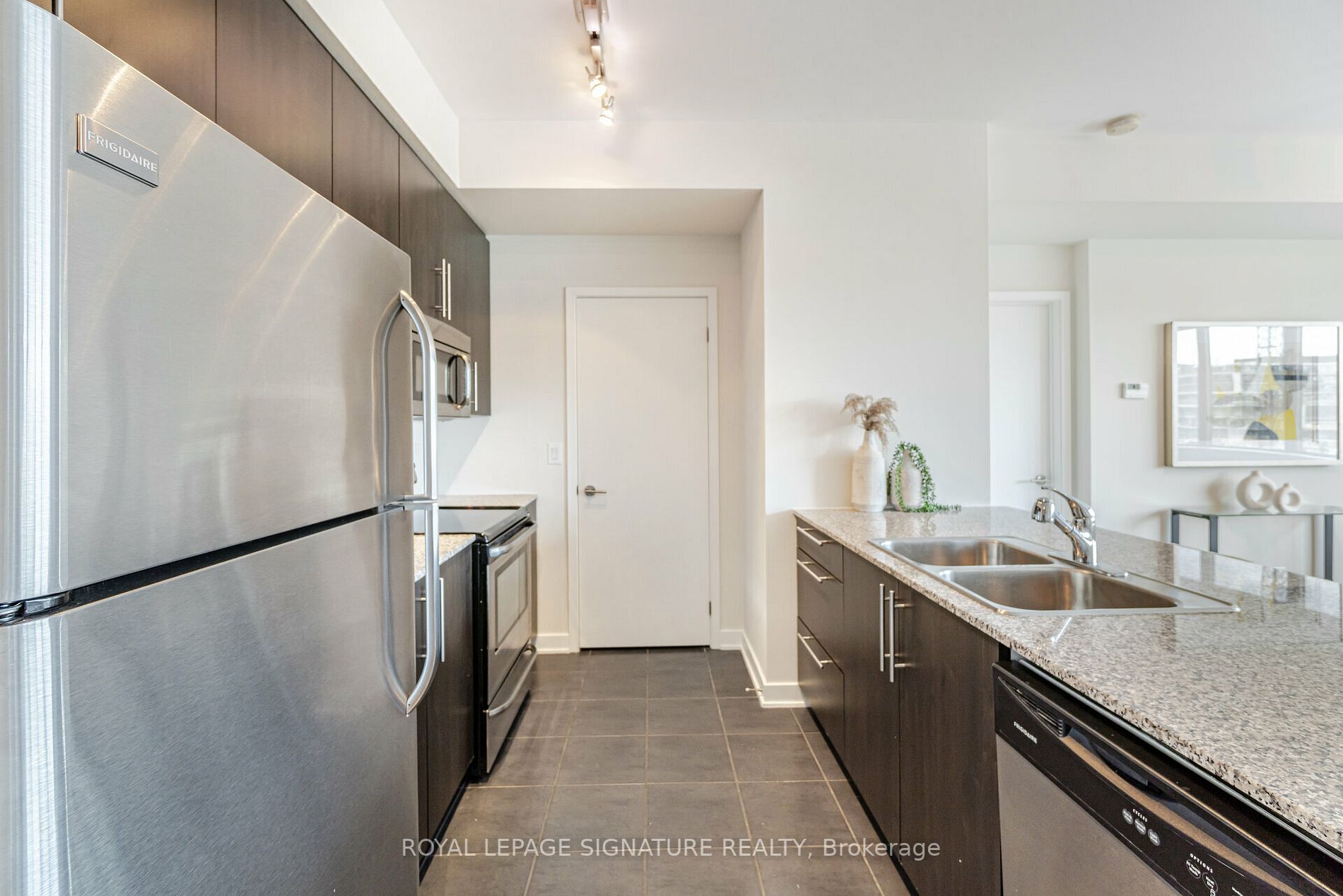 400 Wellington St W, #908