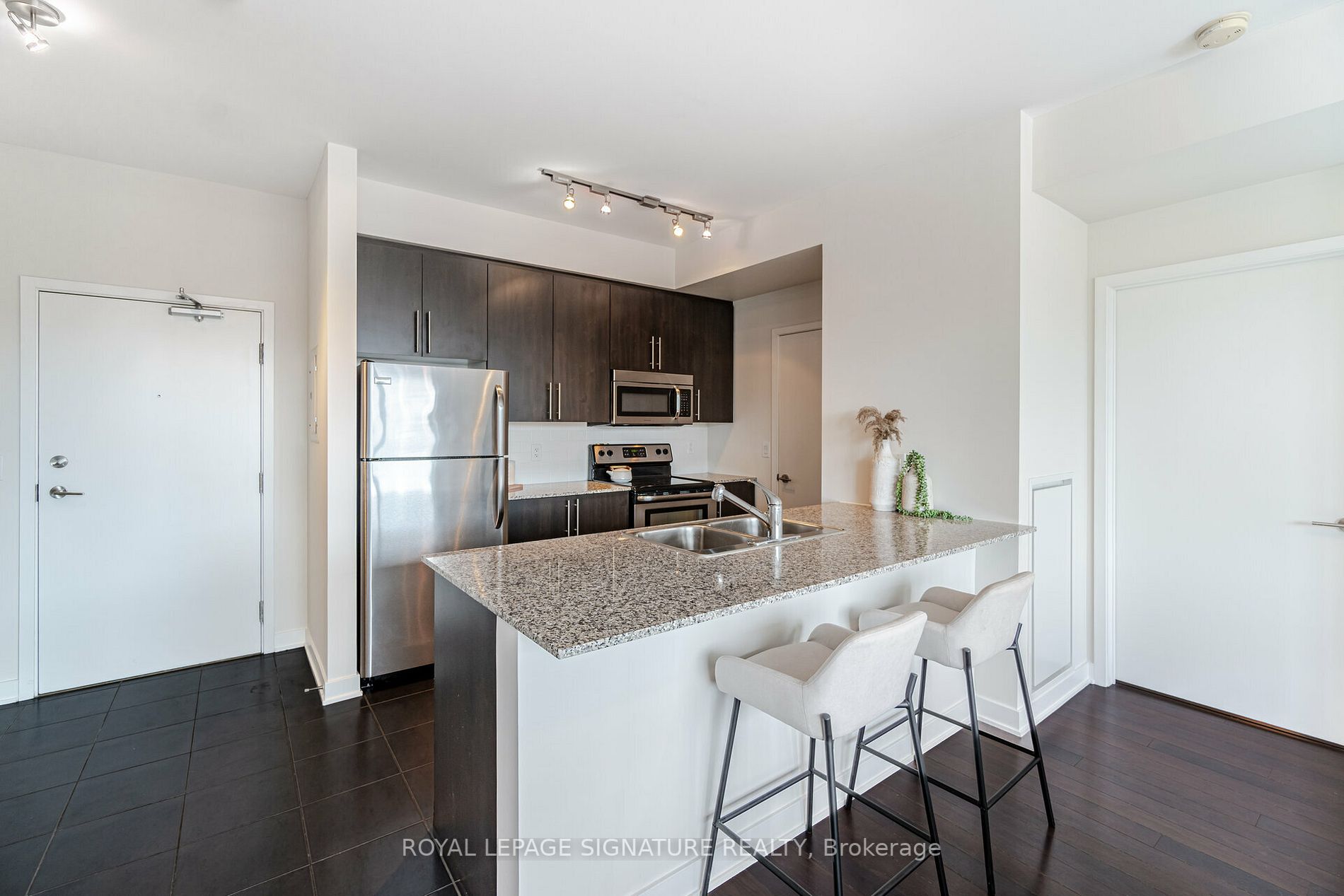 400 Wellington St W, #908