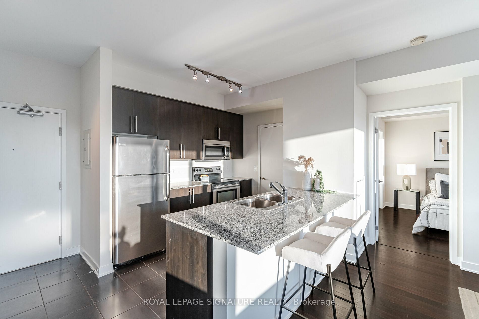 400 Wellington St W, #908