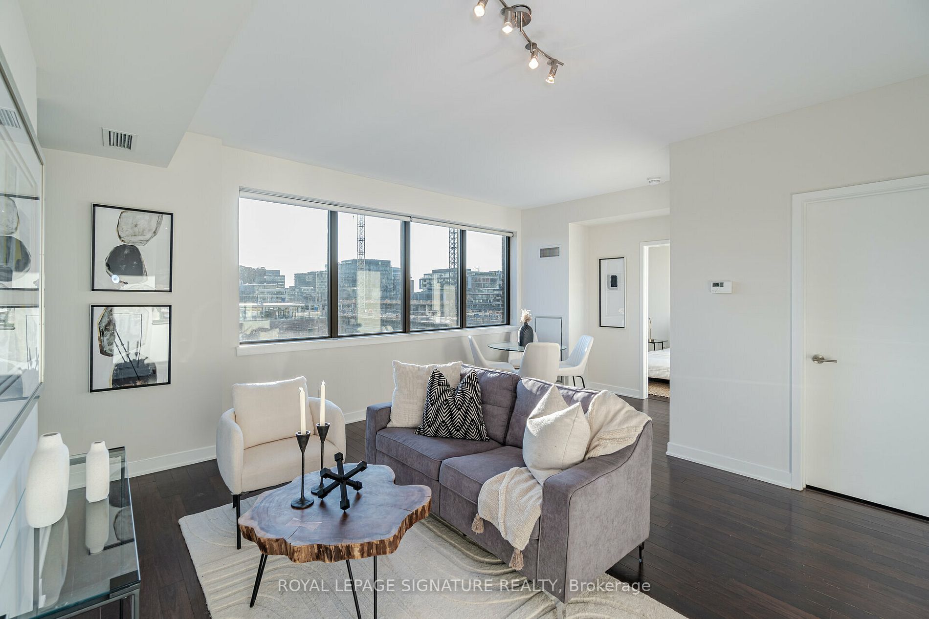 400 Wellington St W, #908