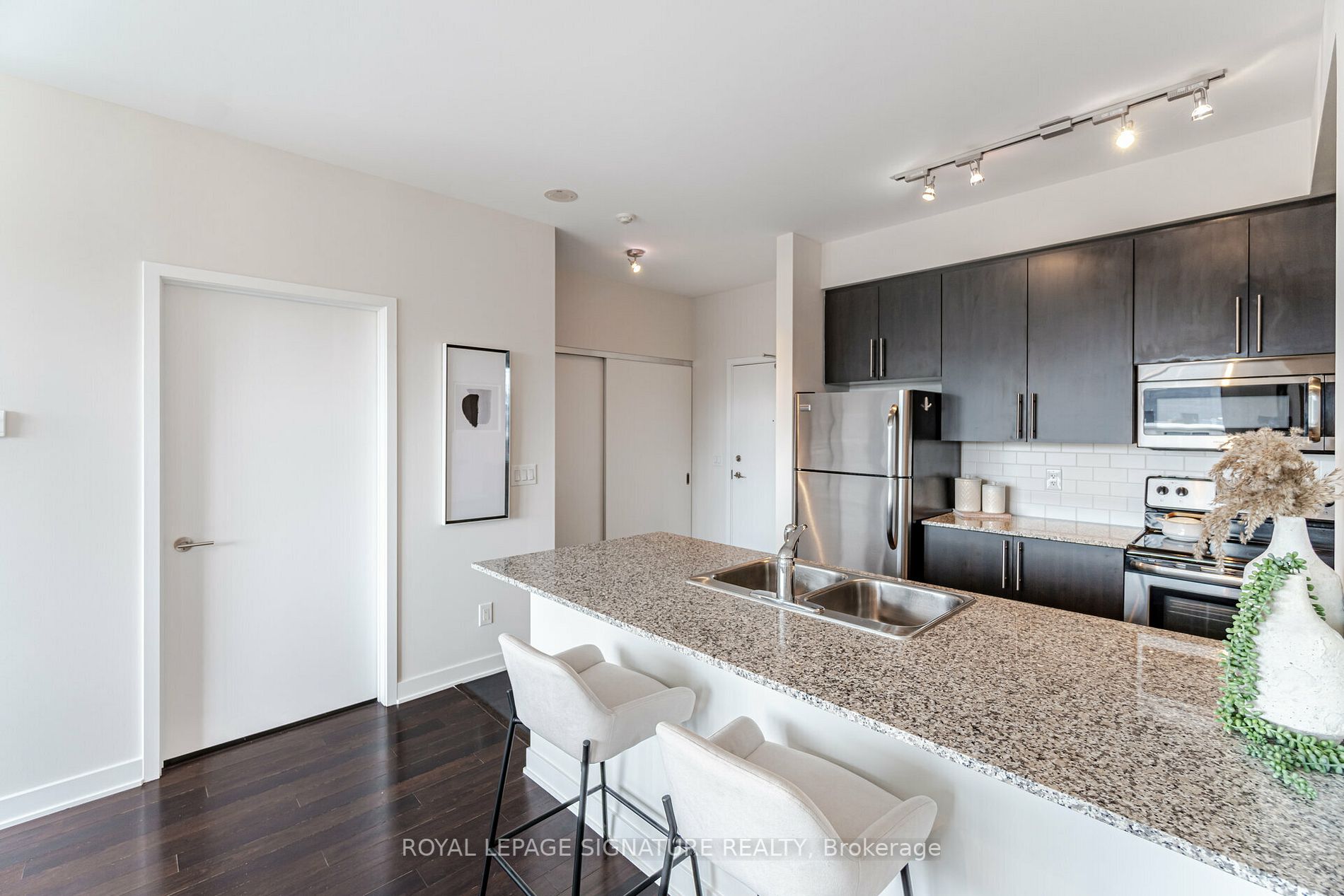 400 Wellington St W, #908