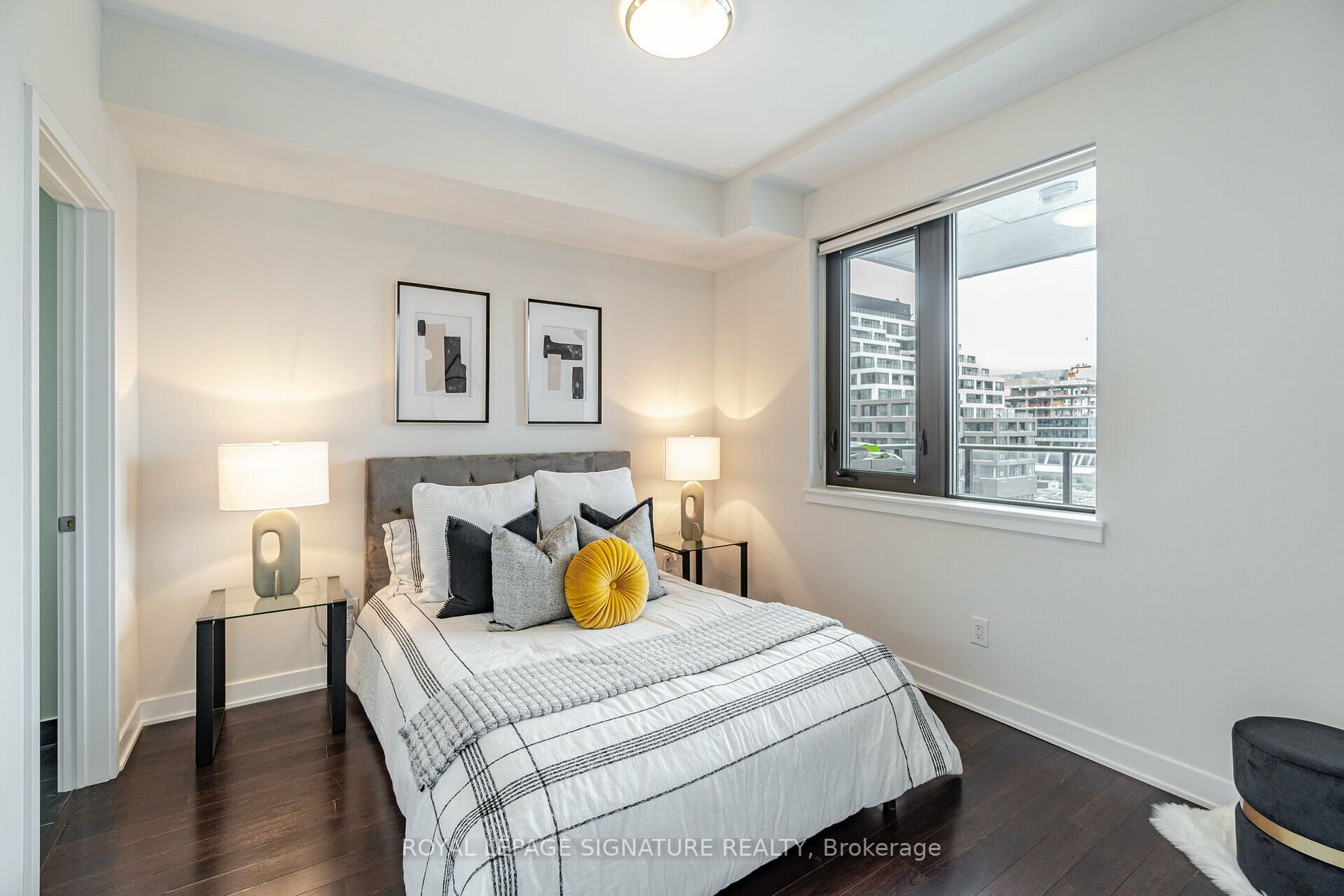 400 Wellington St W, #908