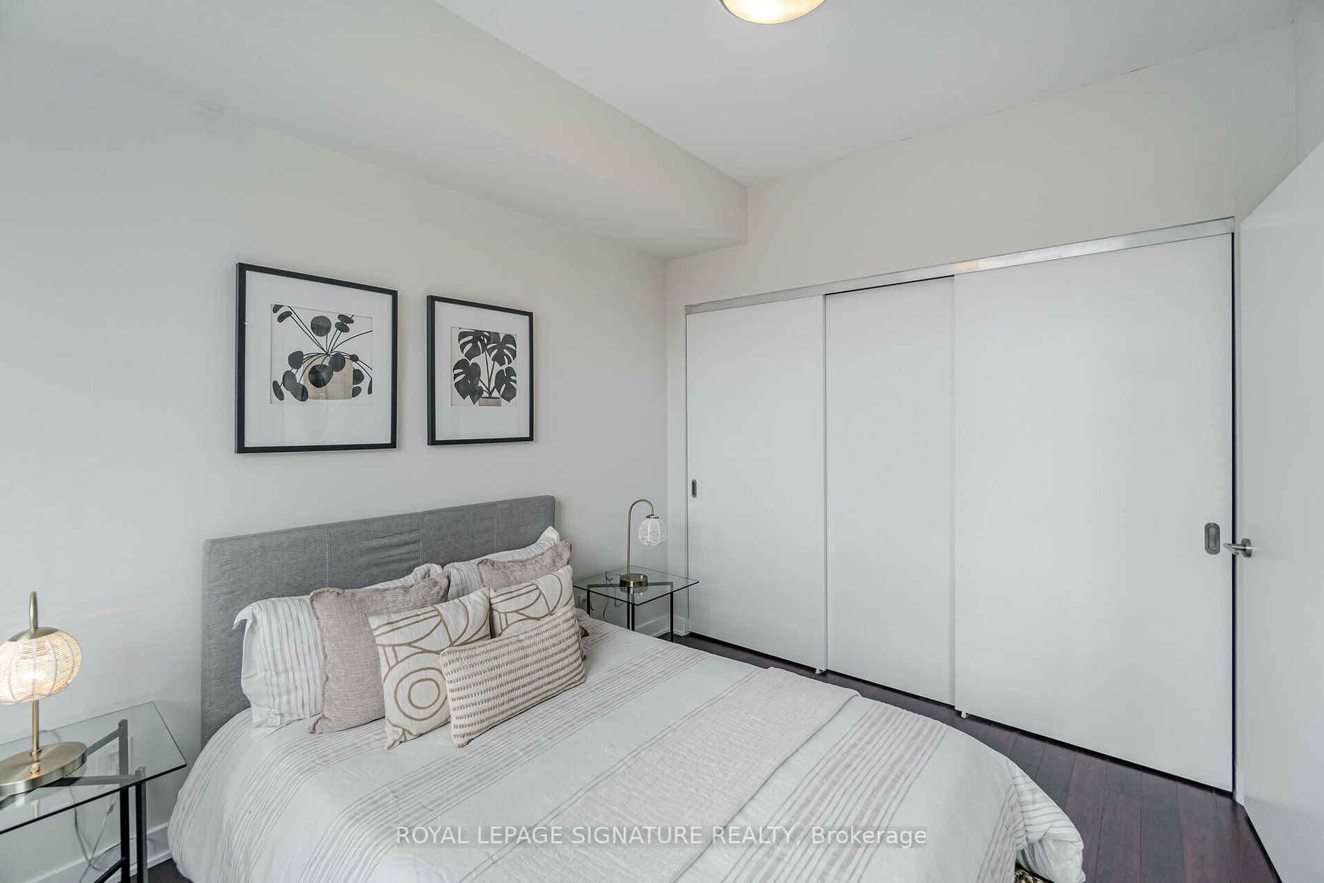 400 Wellington St W, #908
