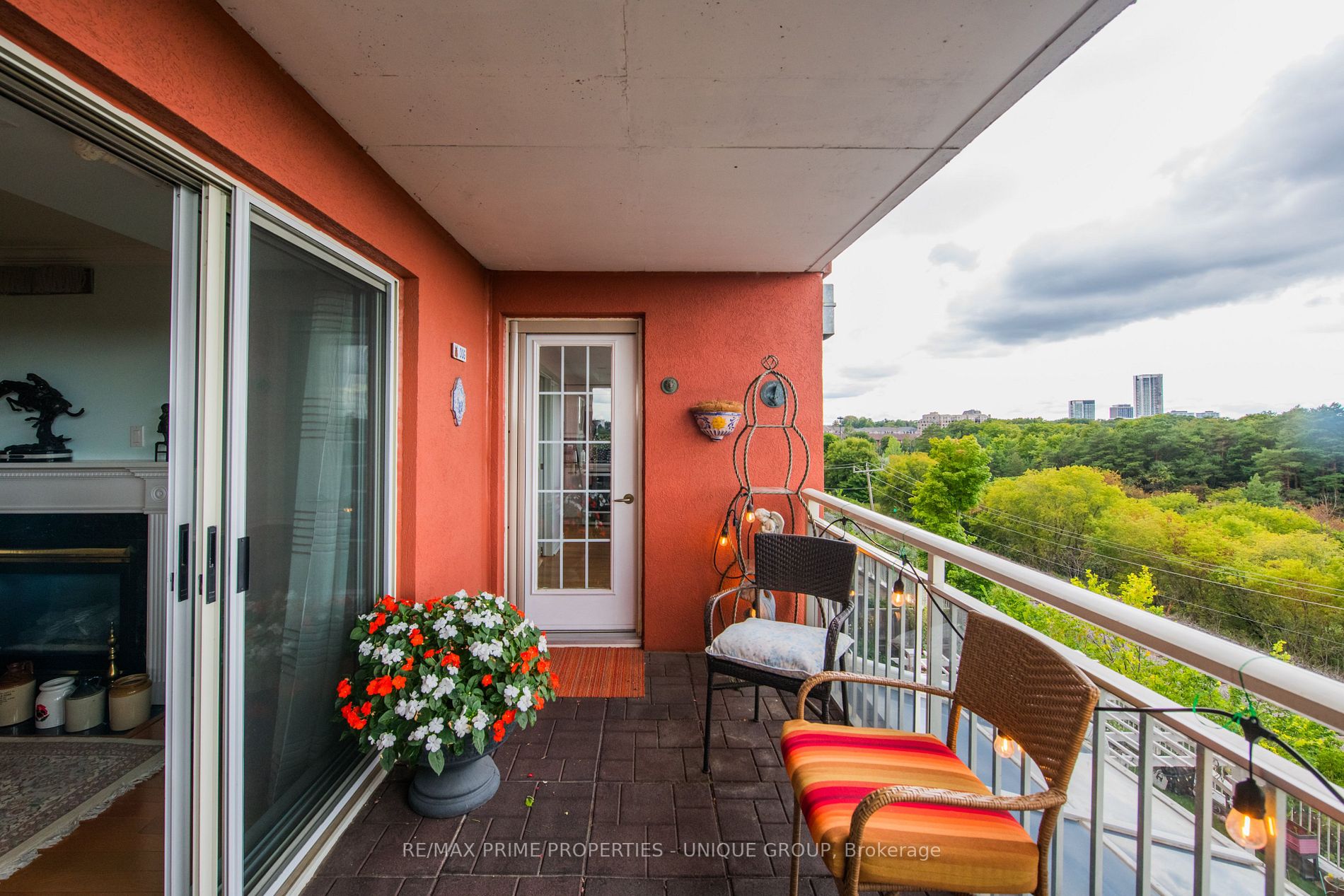 18 Concorde Pl, #627