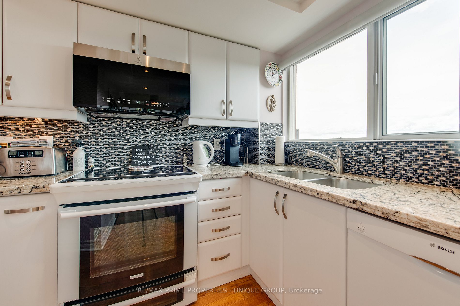 18 Concorde Pl, #627