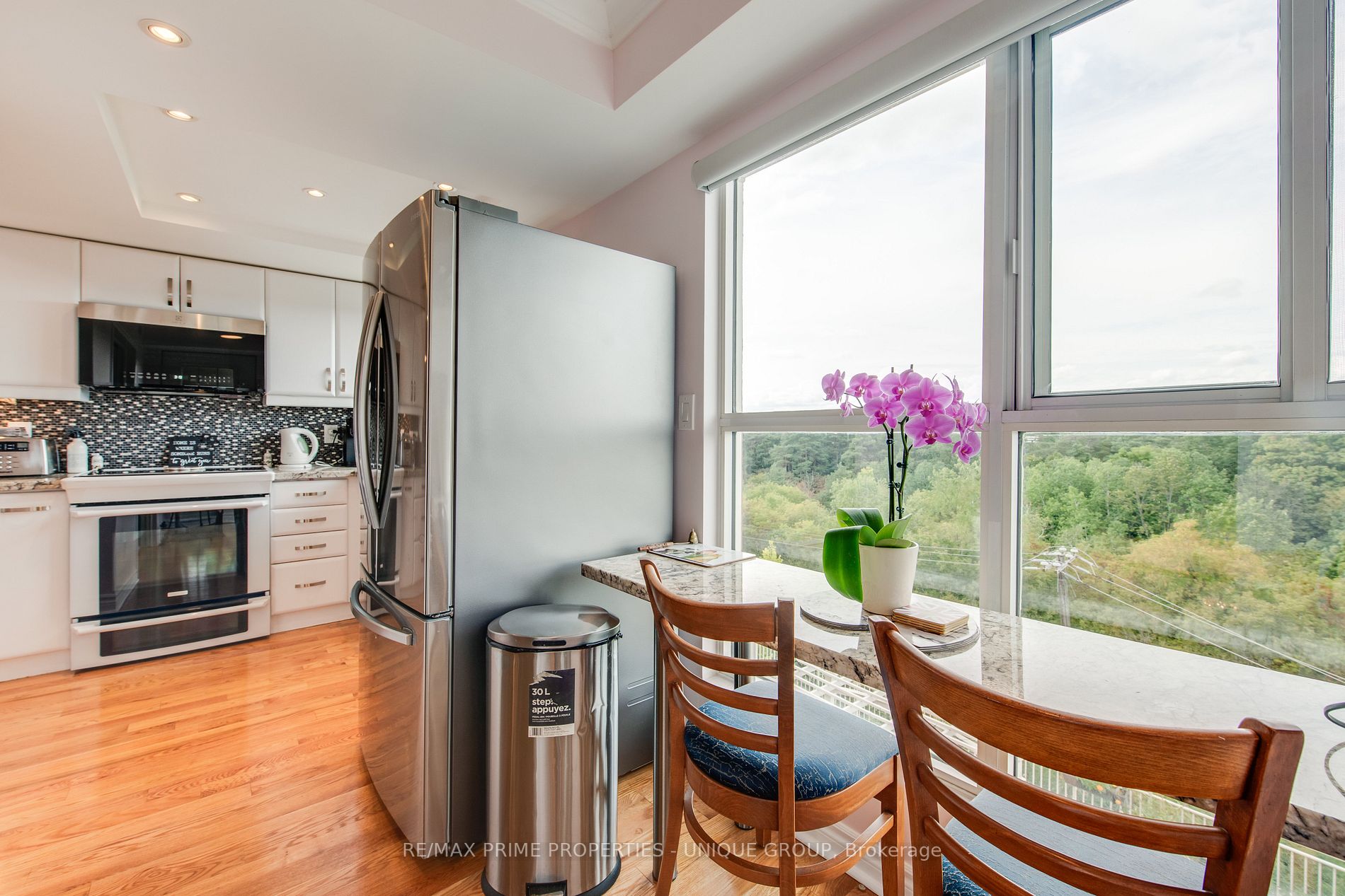 18 Concorde Pl, #627