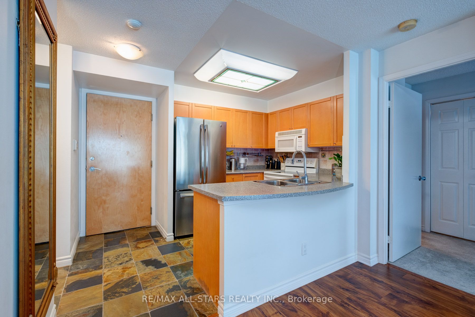600 Queens Quay West, #815