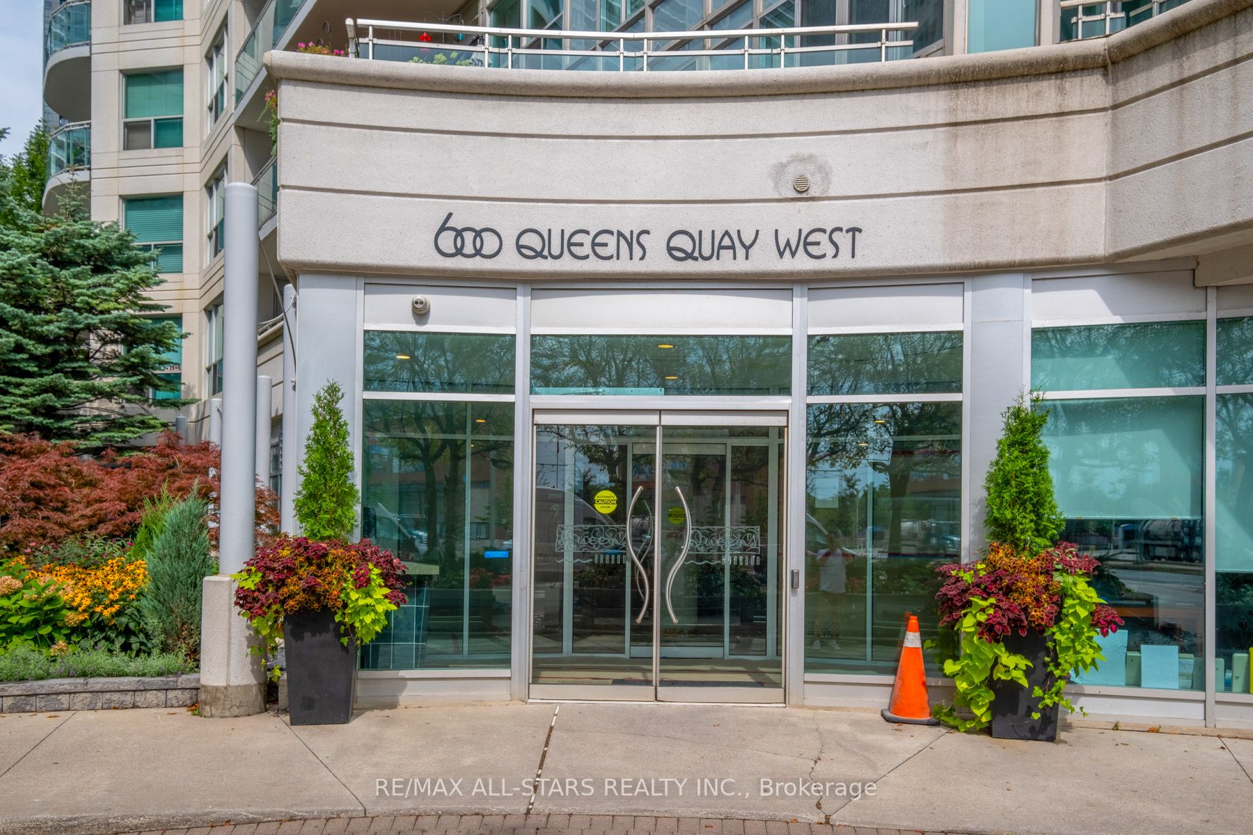 600 Queens Quay West, #815