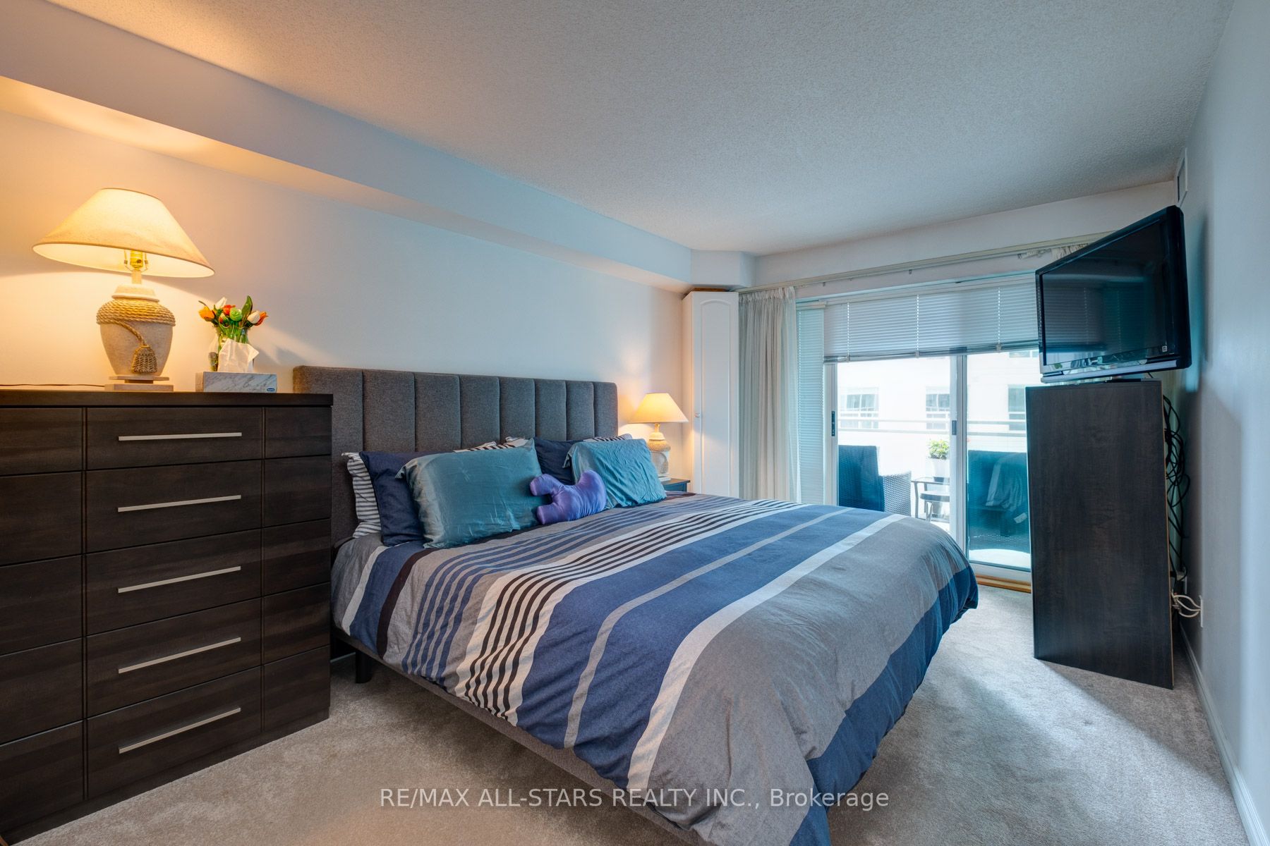 600 Queens Quay West, #815
