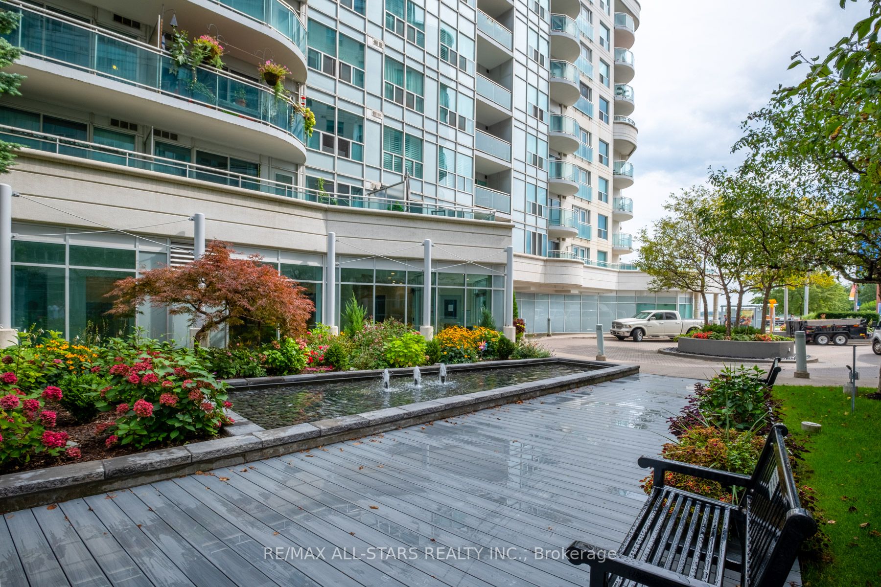 600 Queens Quay West, #815