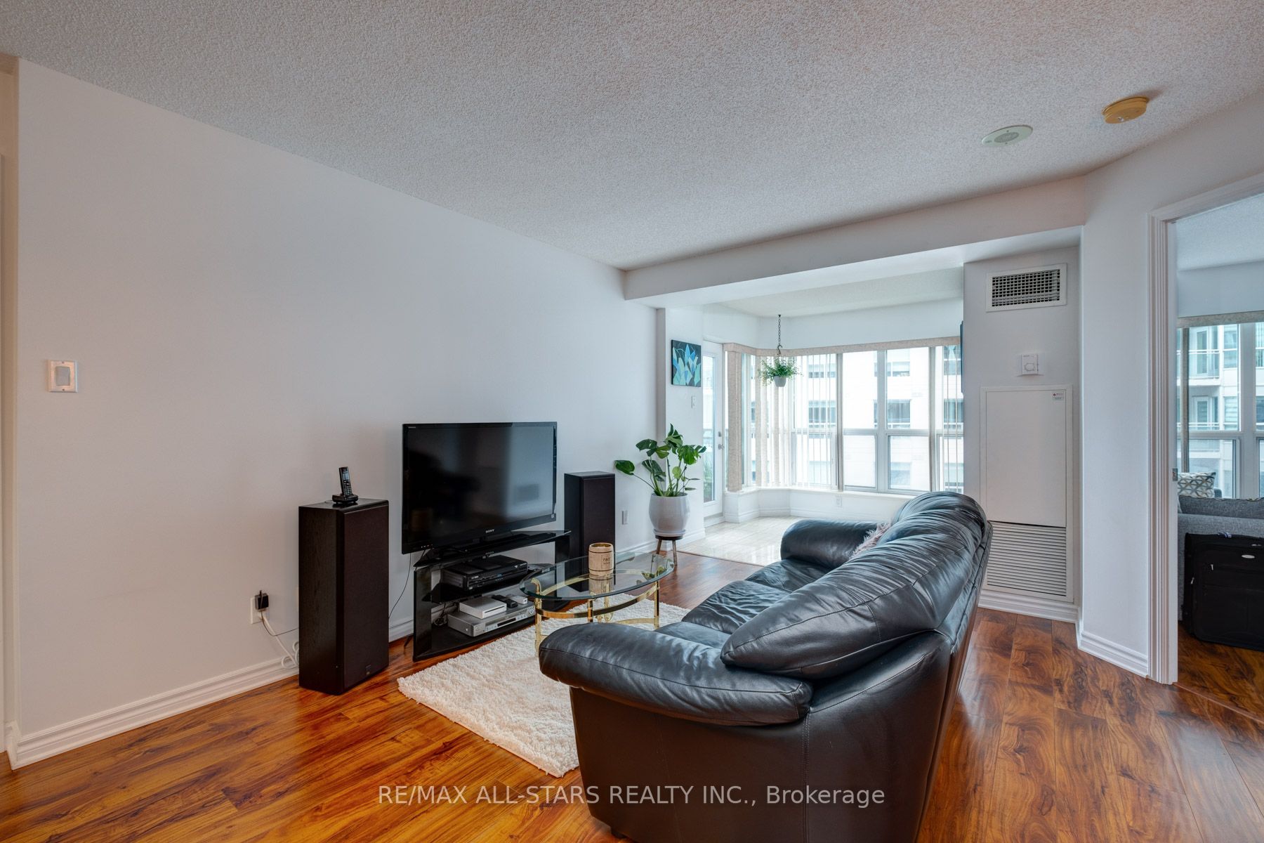 600 Queens Quay West, #815