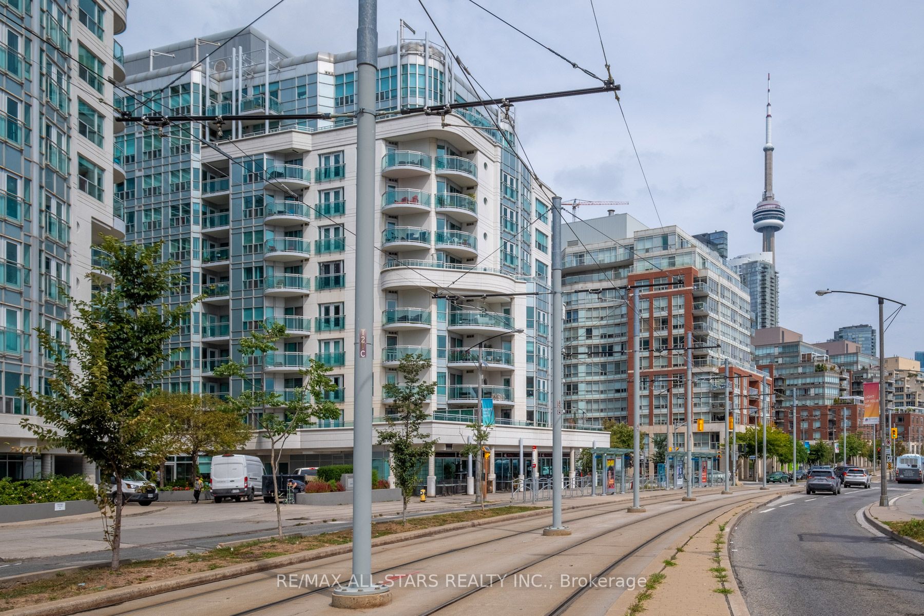 600 Queens Quay West, #815