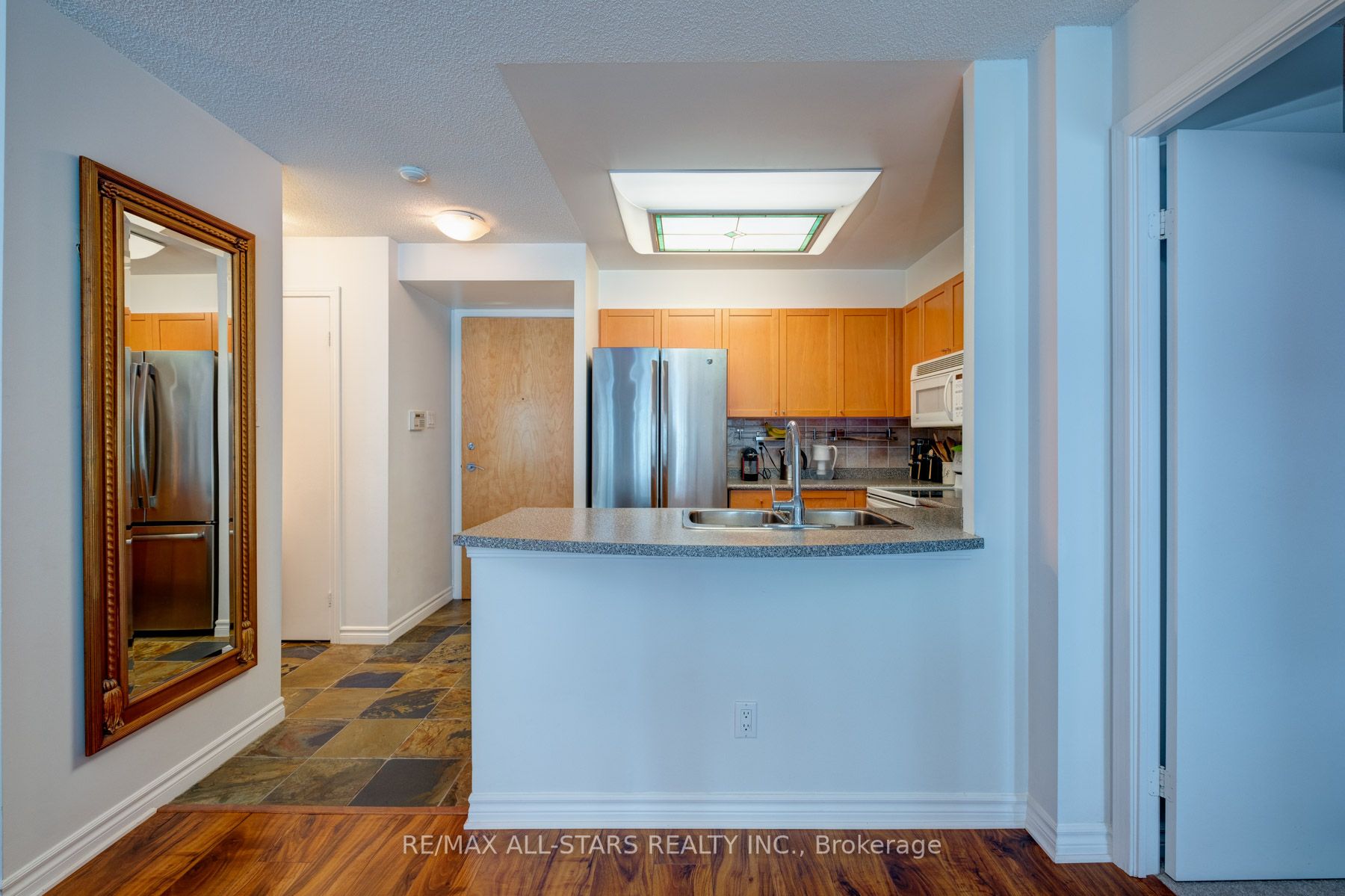 600 Queens Quay West, #815