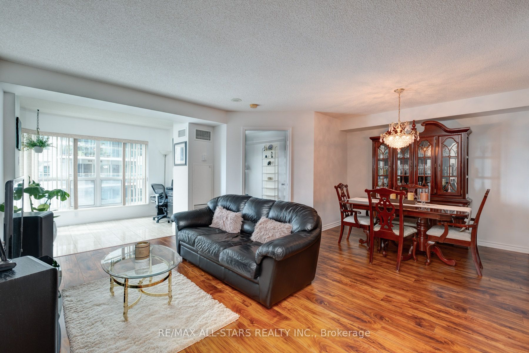 600 Queens Quay West, #815