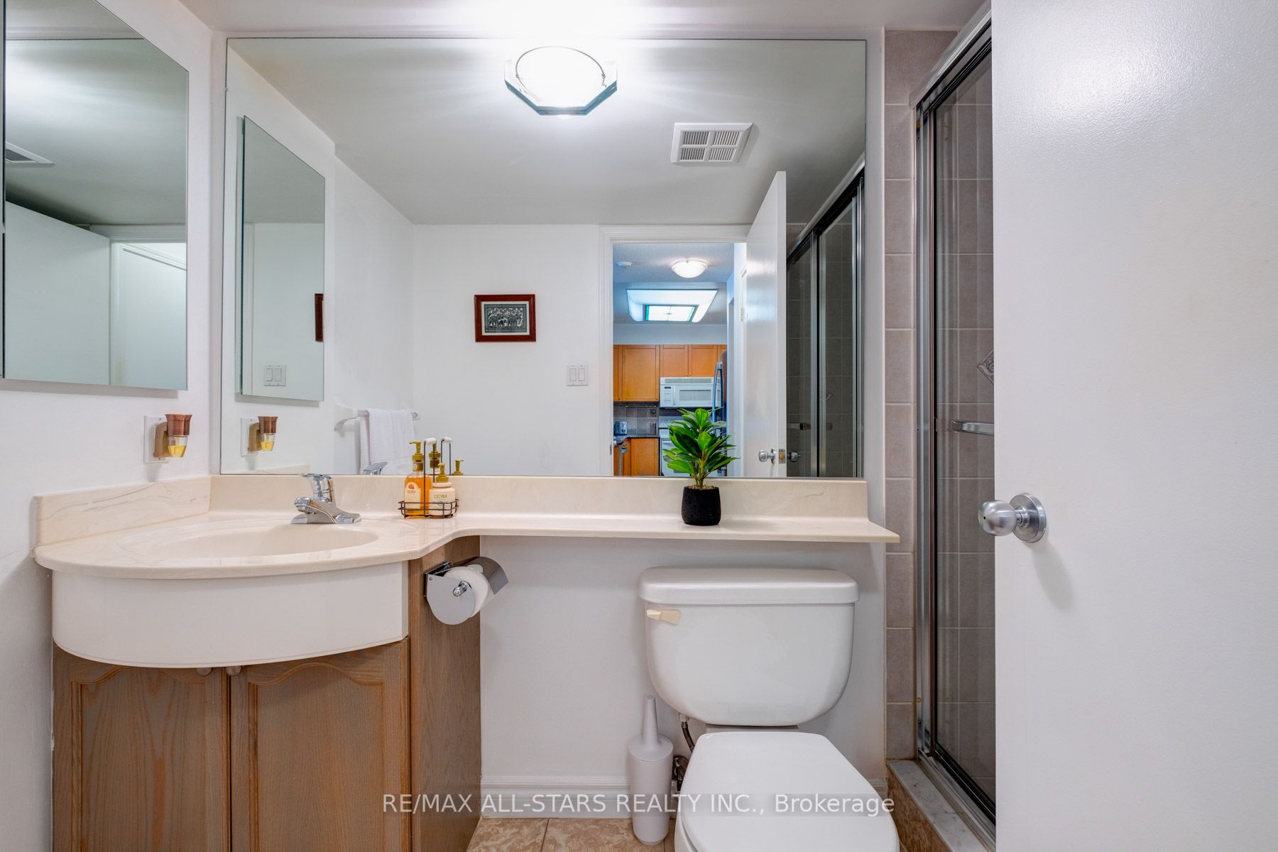 600 Queens Quay West, #815