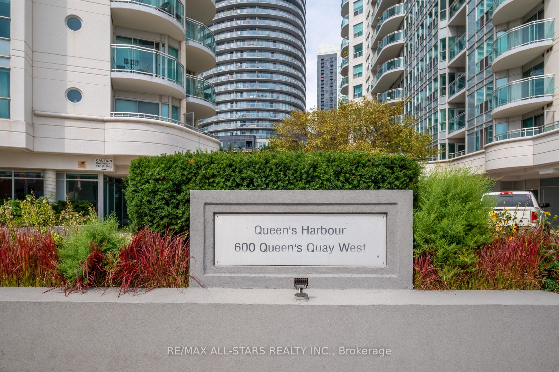 600 Queens Quay West, #815