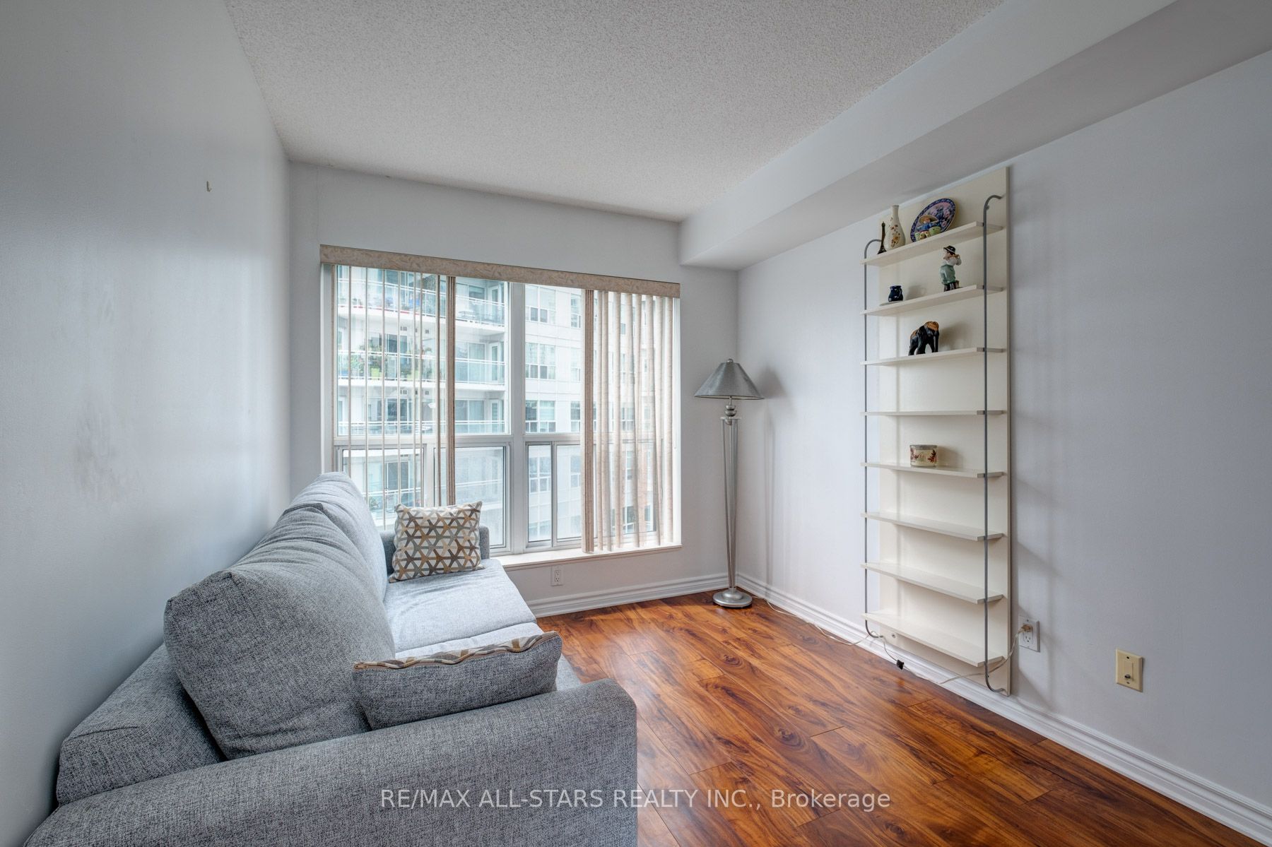 600 Queens Quay West, #815