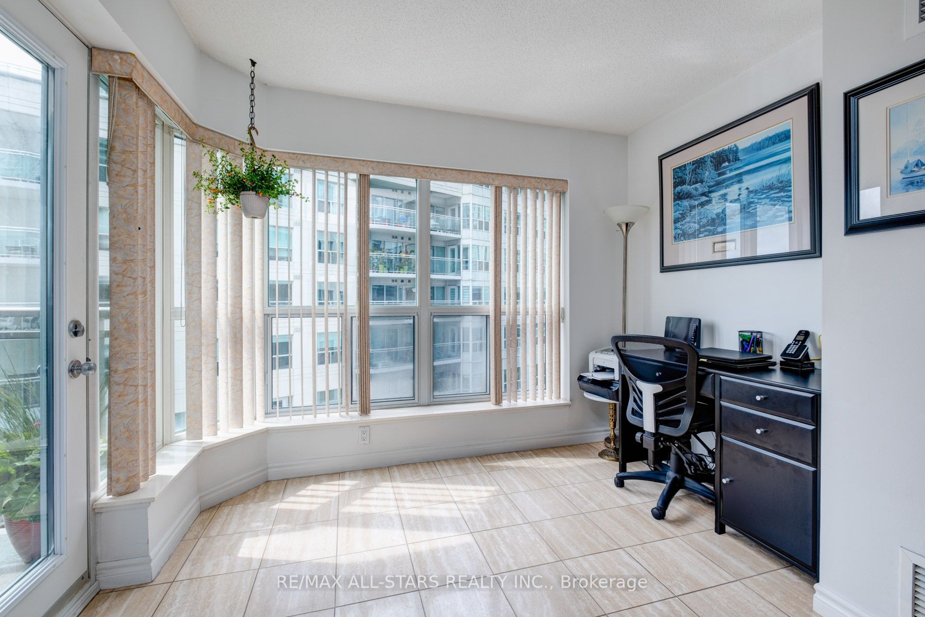 600 Queens Quay West, #815