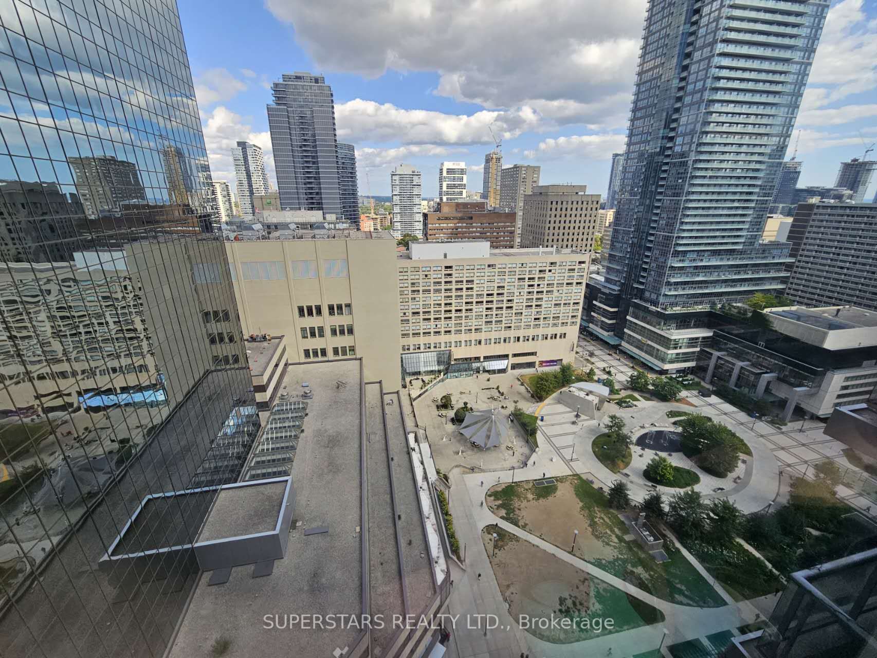 763 Bay St, #2402