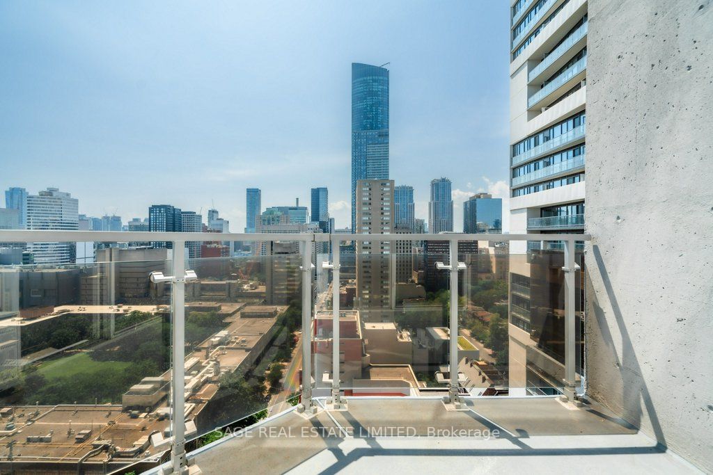 86 Gerrard St E, #22C
