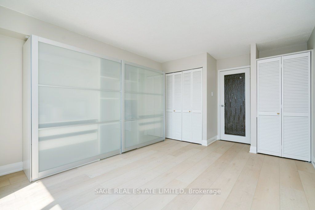 86 Gerrard St E, #22C
