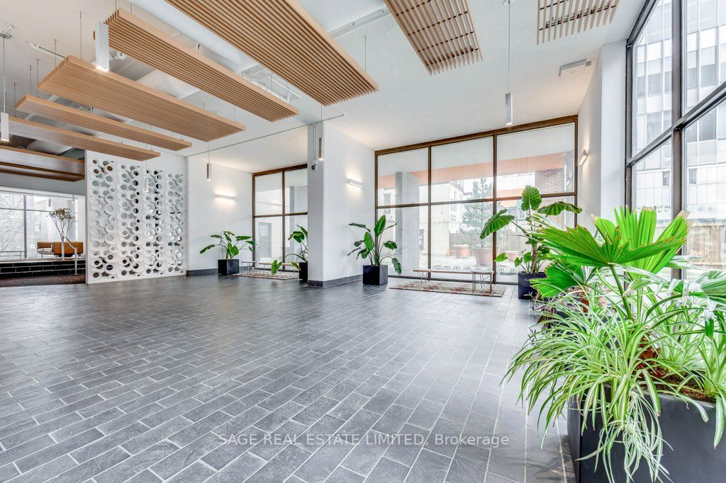 86 Gerrard St E, #22C