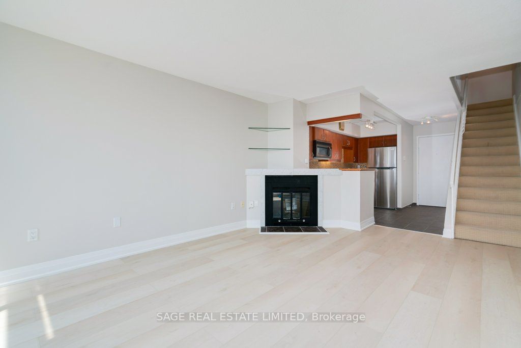 86 Gerrard St E, #22C
