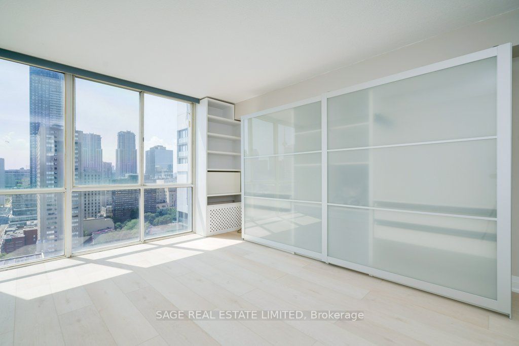 86 Gerrard St E, #22C