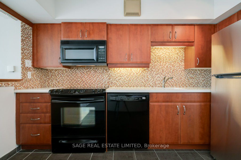 86 Gerrard St E, #22C